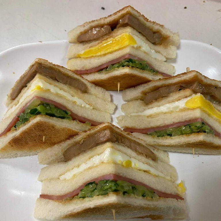 烤肉厚切豬排總匯吐司