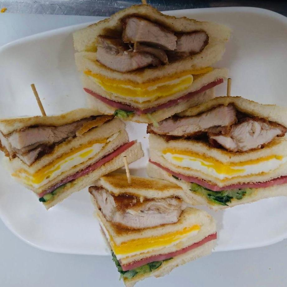 厚切菲力雞排總匯吐司
